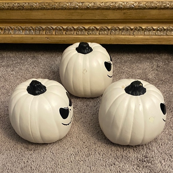 7” Nightmare before Christmas Ashland White and Black Jack o lanterns Pumpkins - Picture 10 of 17